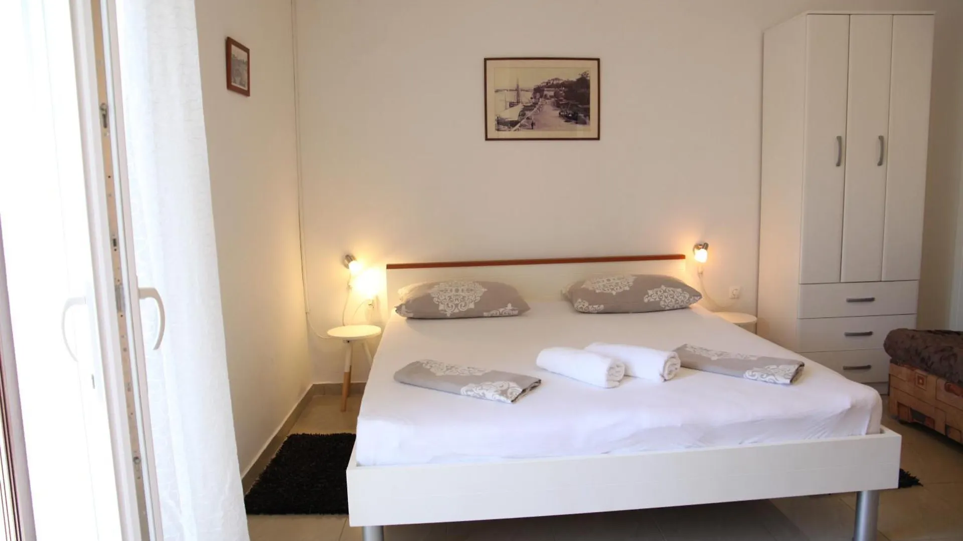Apartments Kresan 扎达尔