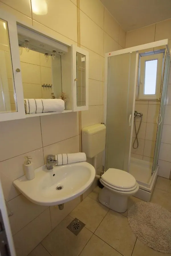Apartments Kresan 3*, Zadar